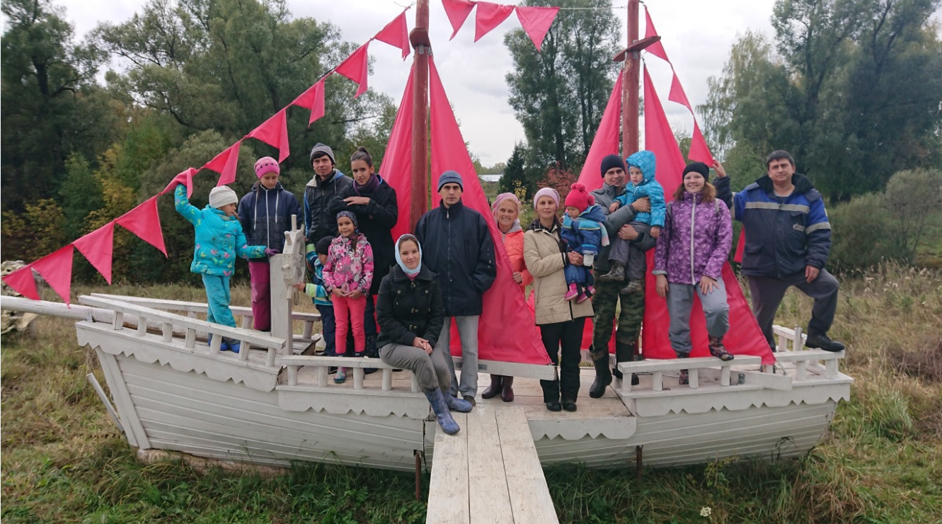 Семья из чувашского села превратила заросшее бурьяном место в парк для  жителей | Тăван Ен