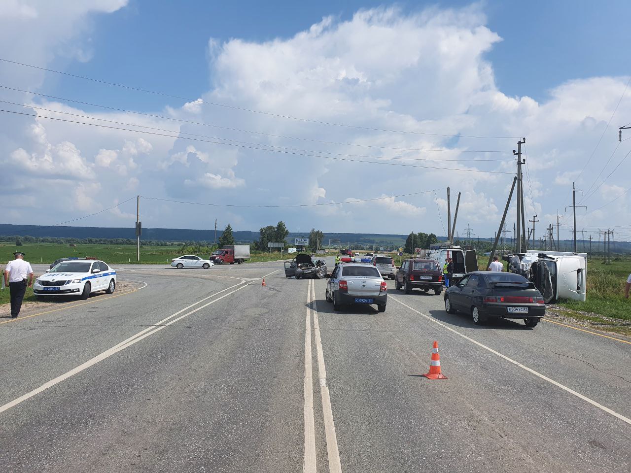 26 июля 22. Авария Атлашево Чувашия. Автодорога Кугеси - Атлашево - Новочебоксарск. Машина на дороге.
